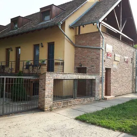 Appartamento Bambusz Apartman